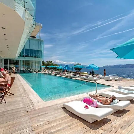 Amazing In With Outdoor Swimming Pool, Sauna And Swimming Pool Apartment