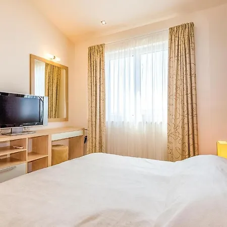Apartment Amazing In With Outdoor Swimming Pool, Sauna And Swimming Pool *